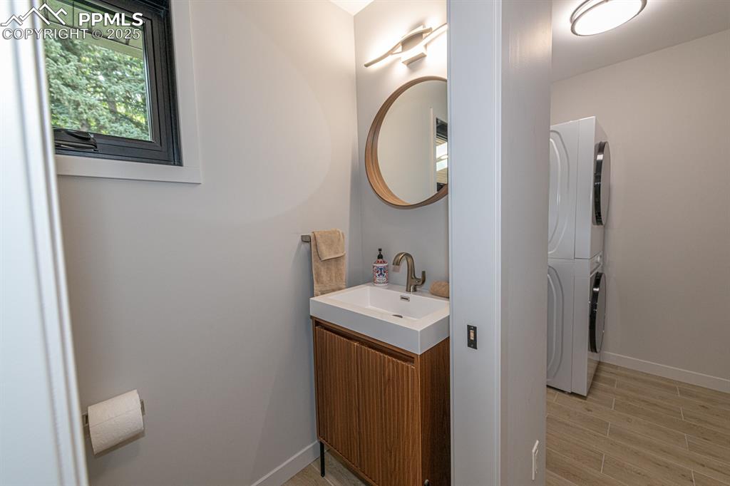 Image 45 of 50: Main level powder room