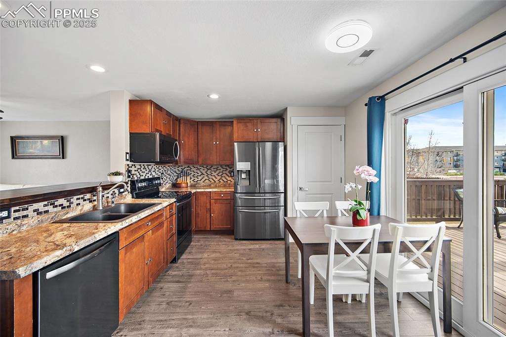 Image 10 of 36: Kitchen