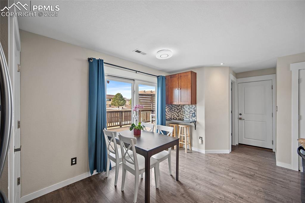 Image 11 of 36: Dining Area