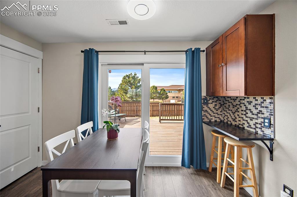 Image 14 of 36: Dining Area