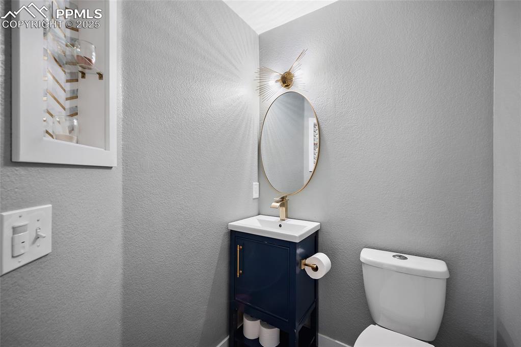 Image 16 of 36: Bathroom