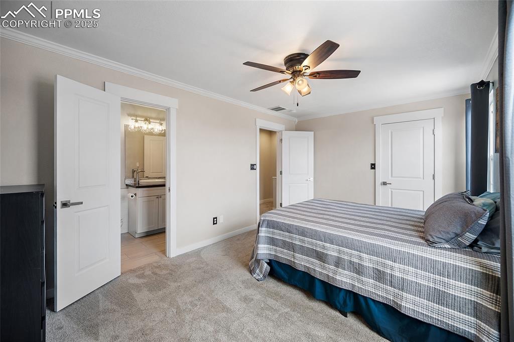 Image 19 of 36: Bedroom