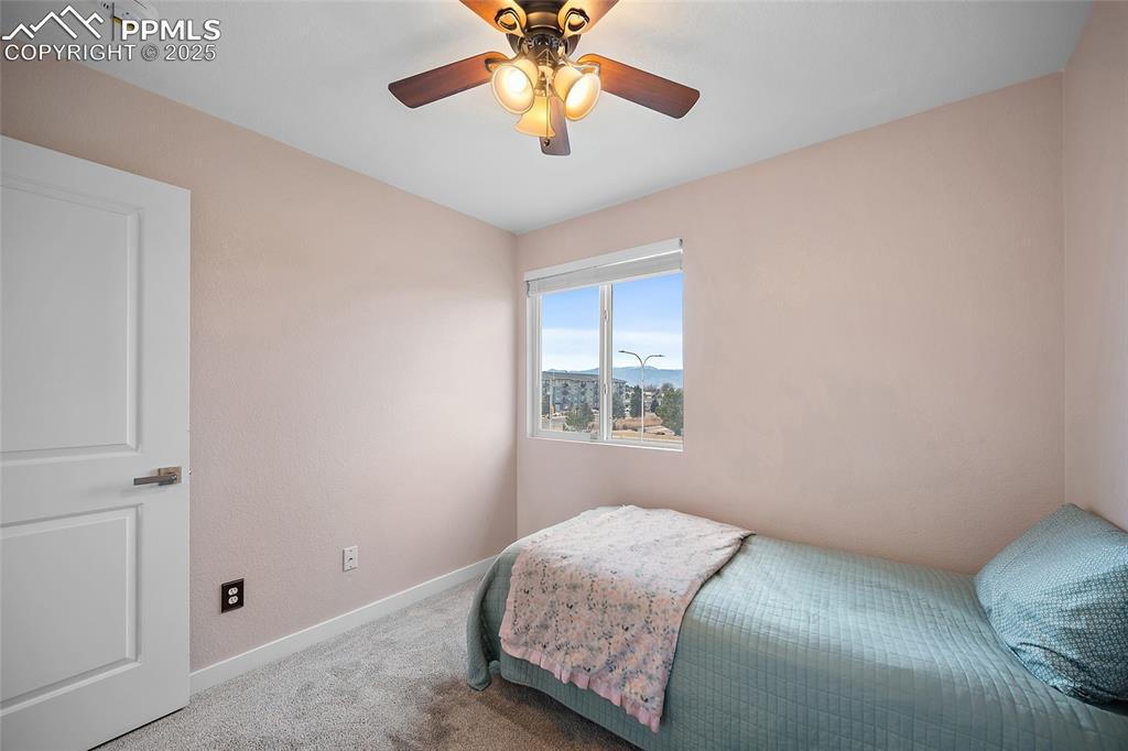 Image 25 of 36: Bedroom