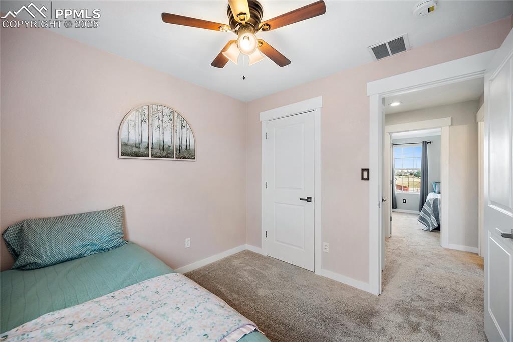 Image 26 of 36: Bedroom