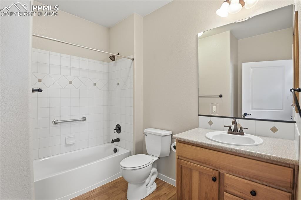 Image 9 of 20: Bathroom