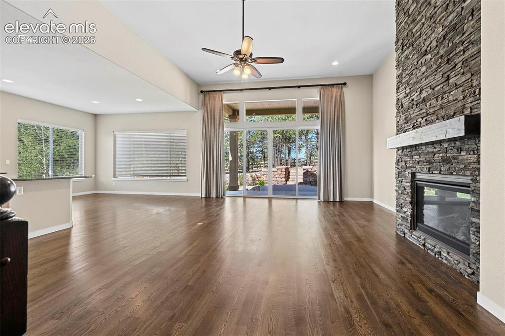 Image 16 of 49: Living Room