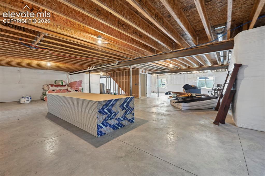 Image 42 of 49: Huge basement