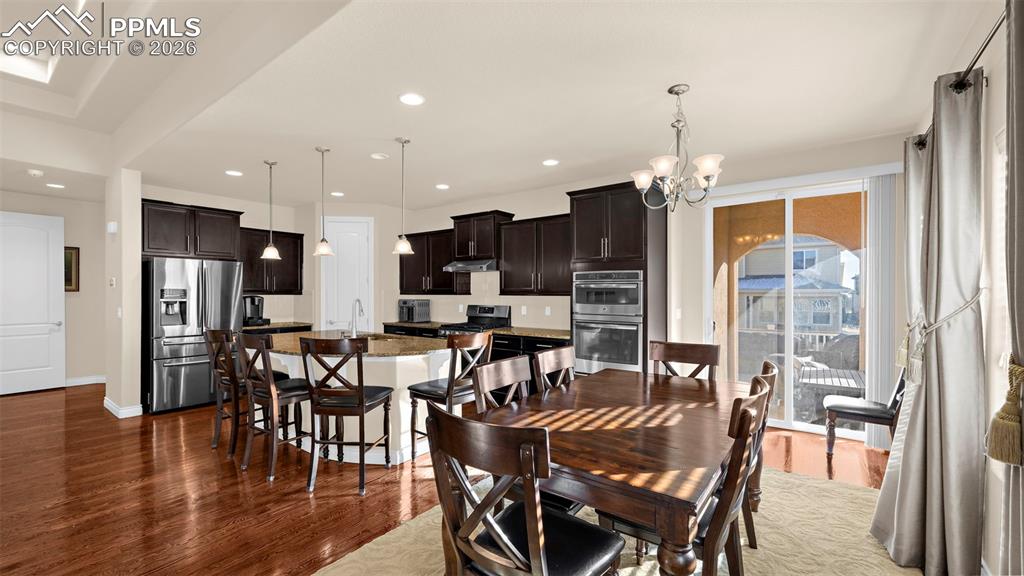 Image 12 of 40: Dining Area