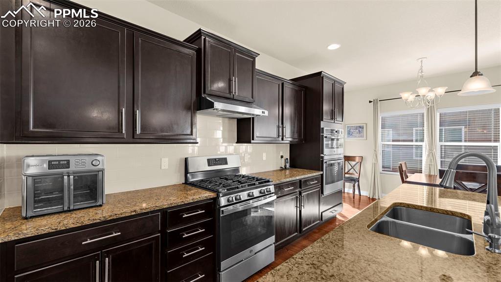 Image 14 of 40: Kitchen