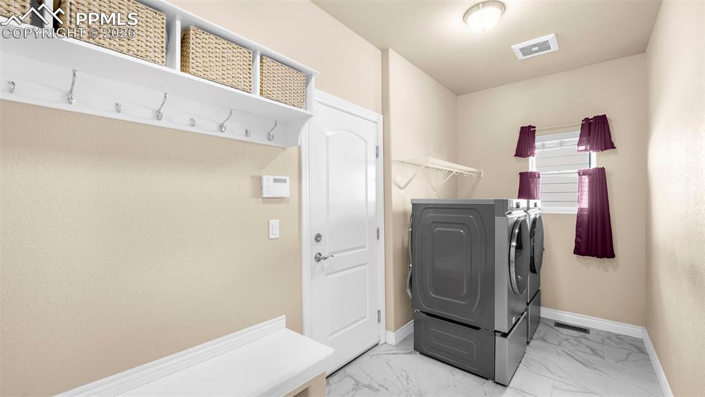 Image 18 of 40: Laundry