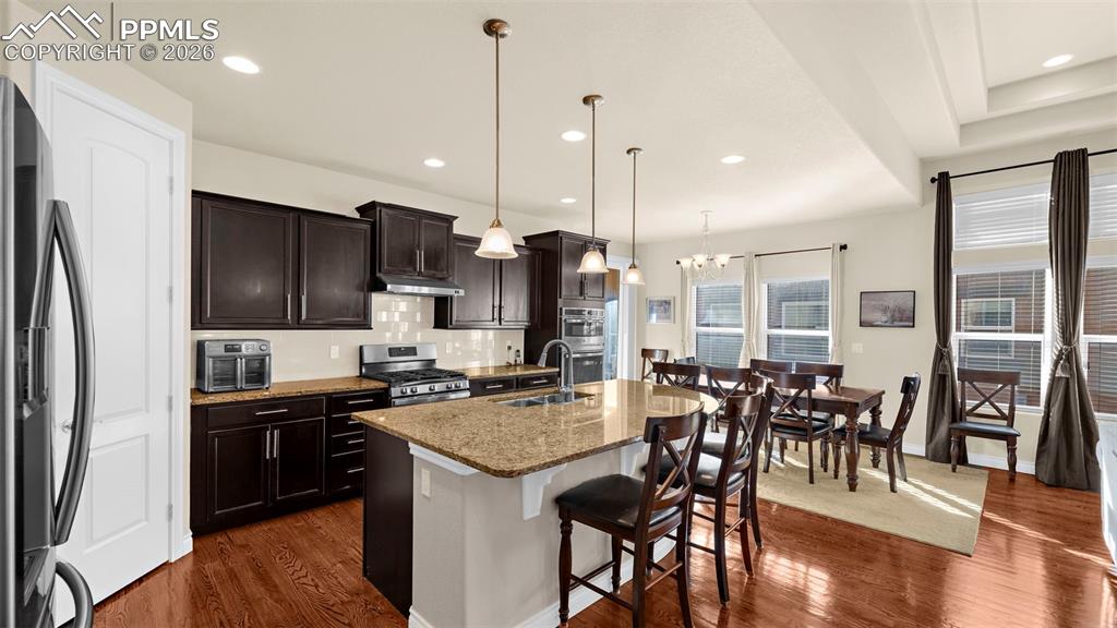 Image 3 of 40: Kitchen