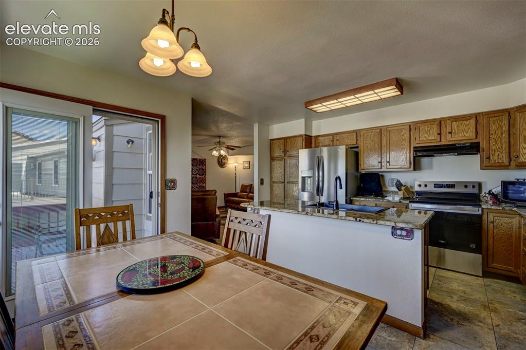 Image 12 of 50: Kitchen