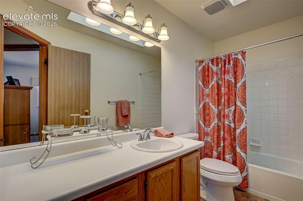 Image 28 of 50: Full bathroom on upper level of the home.