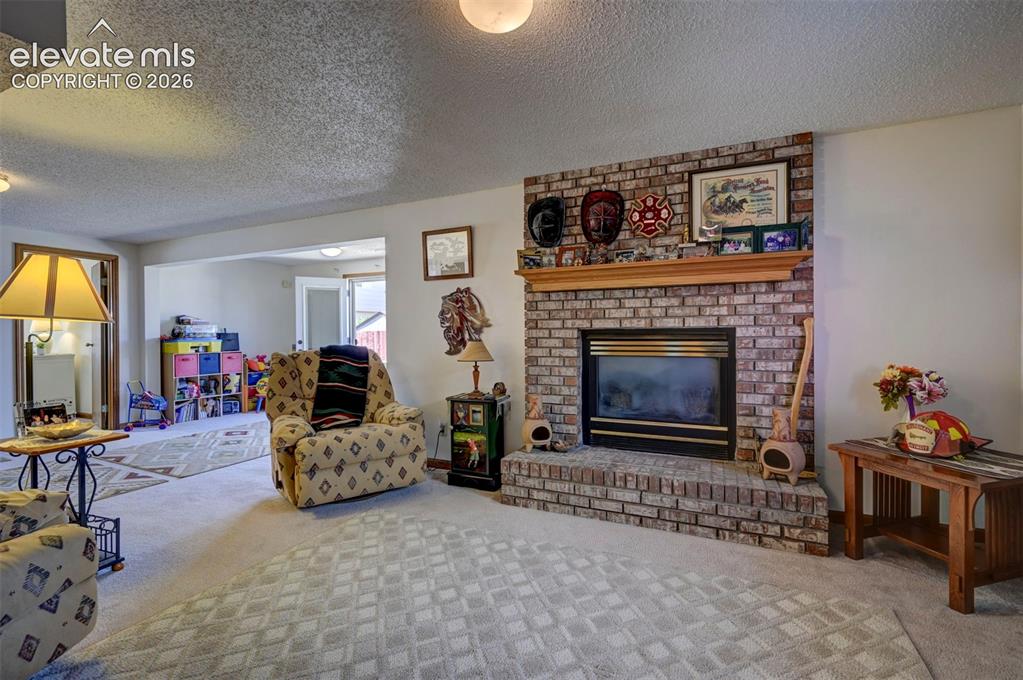 Image 40 of 50: Family Room