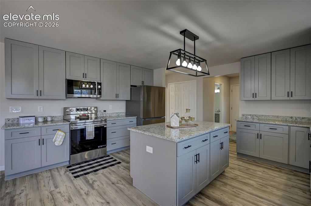 Image 12 of 47: Kitchen