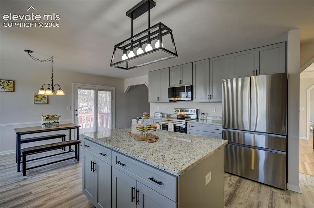 Image 14 of 47: Kitchen