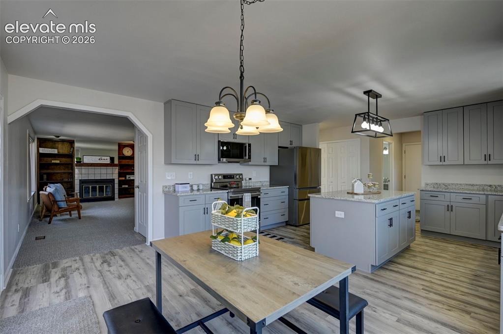 Image 17 of 47: Dining Area