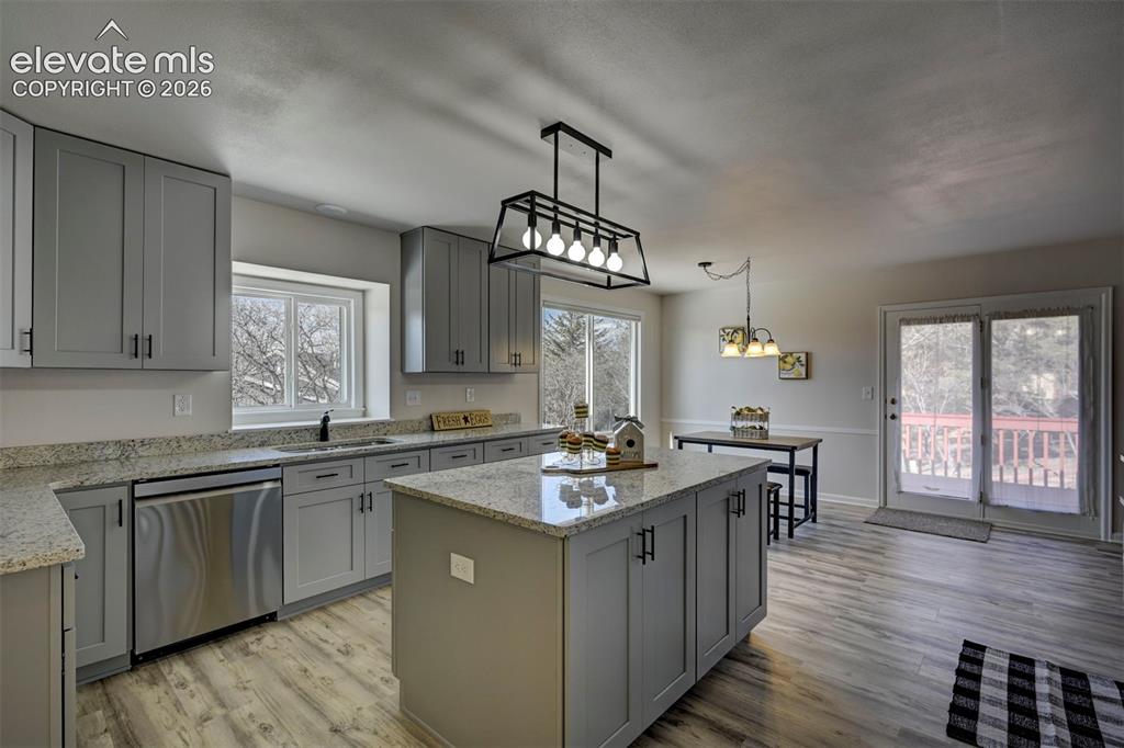 Image 9 of 47: Kitchen