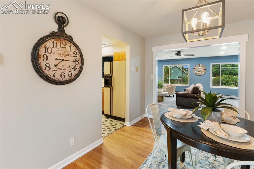 Image 16 of 36: Dining Area