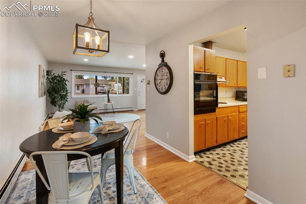 Image 17 of 36: Dining Area