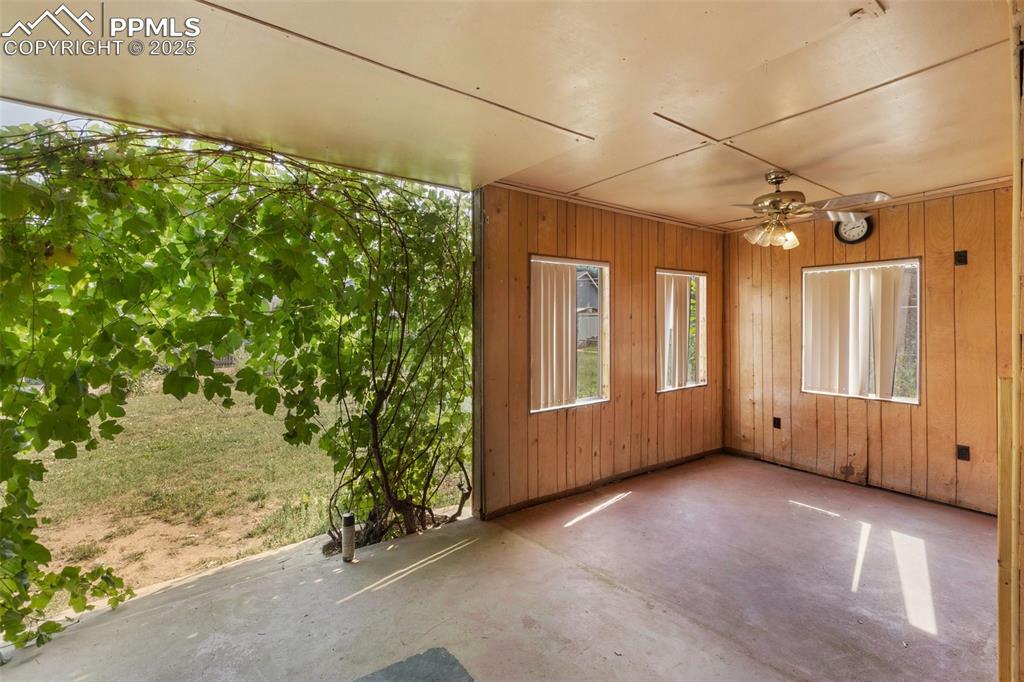 Image 5 of 36: Sun Room