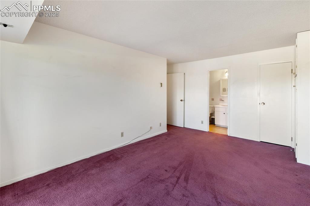 Image 35 of 41: Bedroom