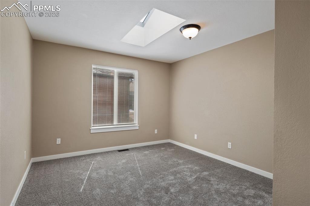 Image 13 of 28: Spacious Bedroom