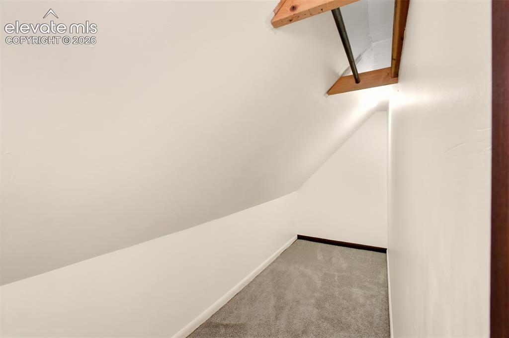 Image 36 of 45: Walk-In Closets