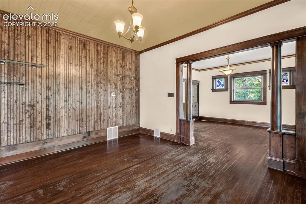 Image 6 of 45: Family Room
