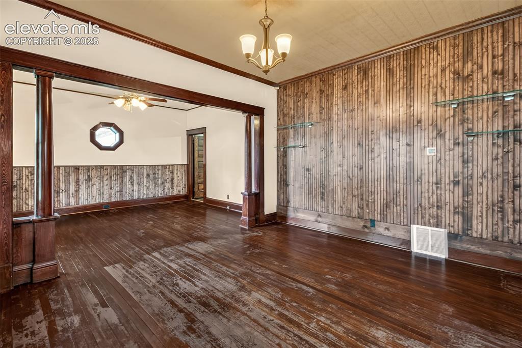 Image 7 of 45: Family Room