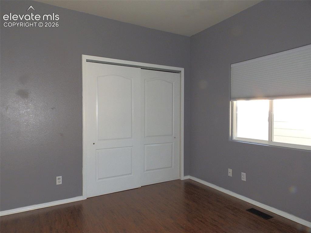 Image 11 of 20: Bedroom