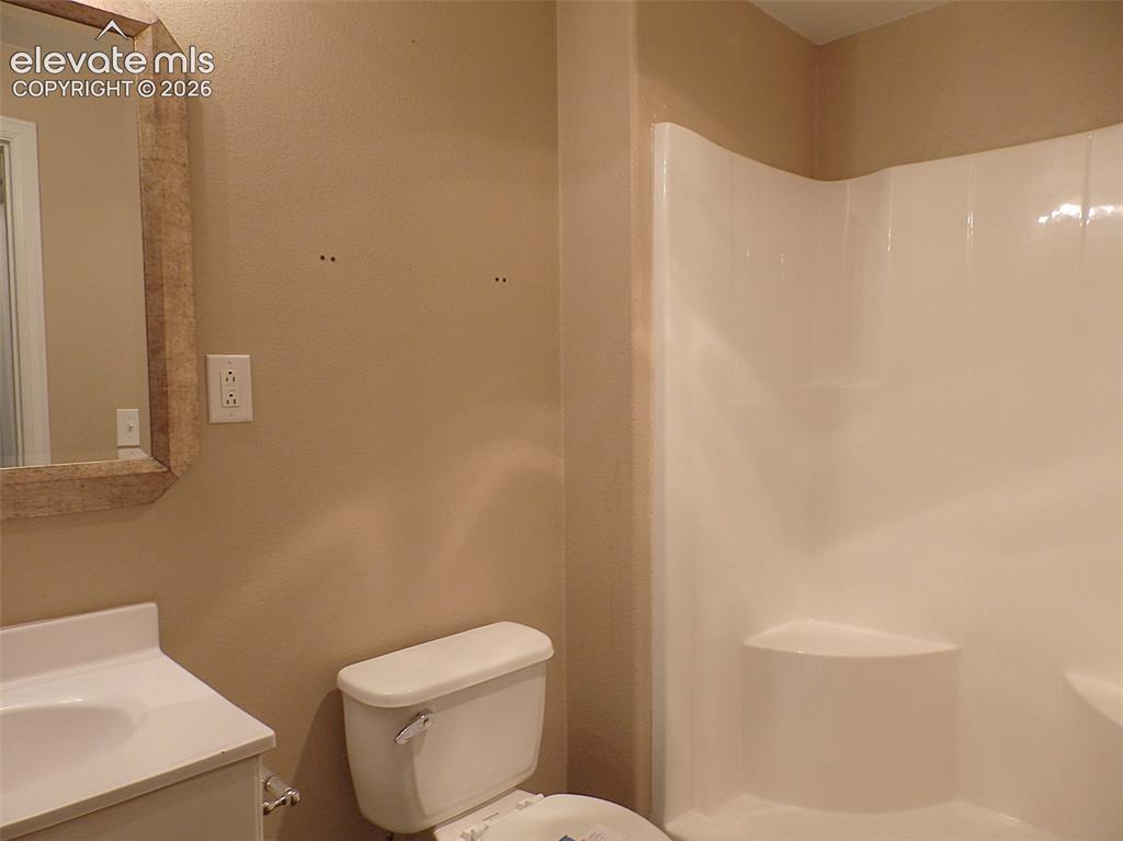 Image 15 of 20: Bathroom