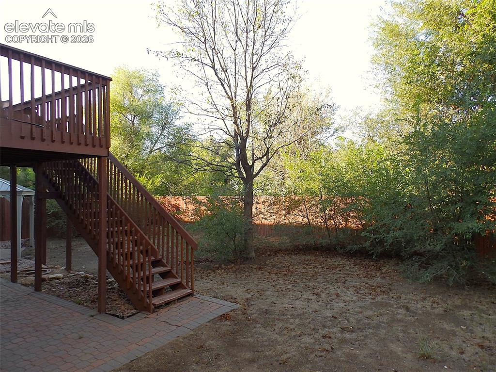 Image 19 of 20: Yard