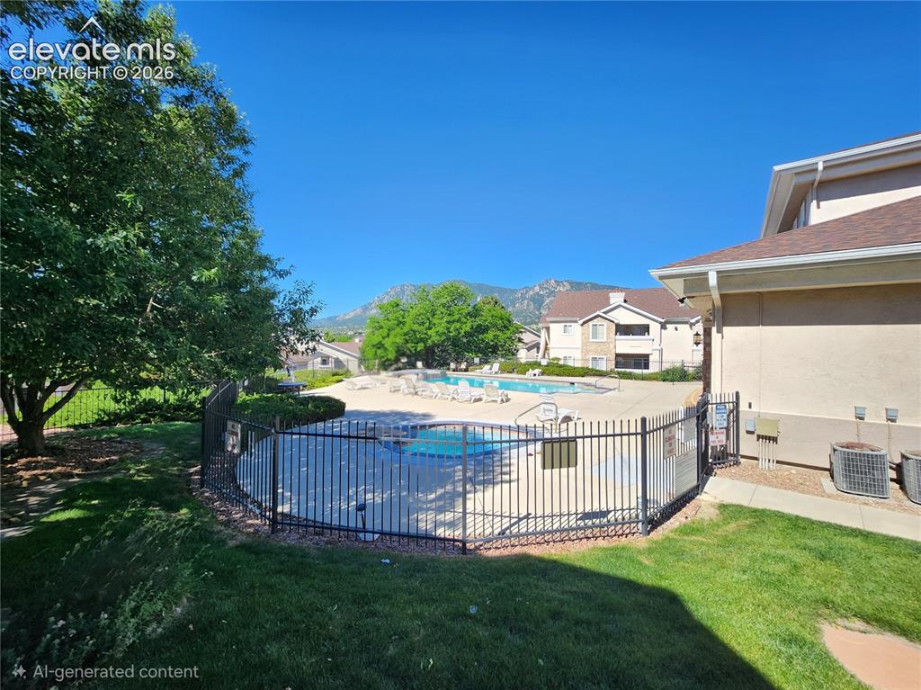 Image 11 of 28: Pool