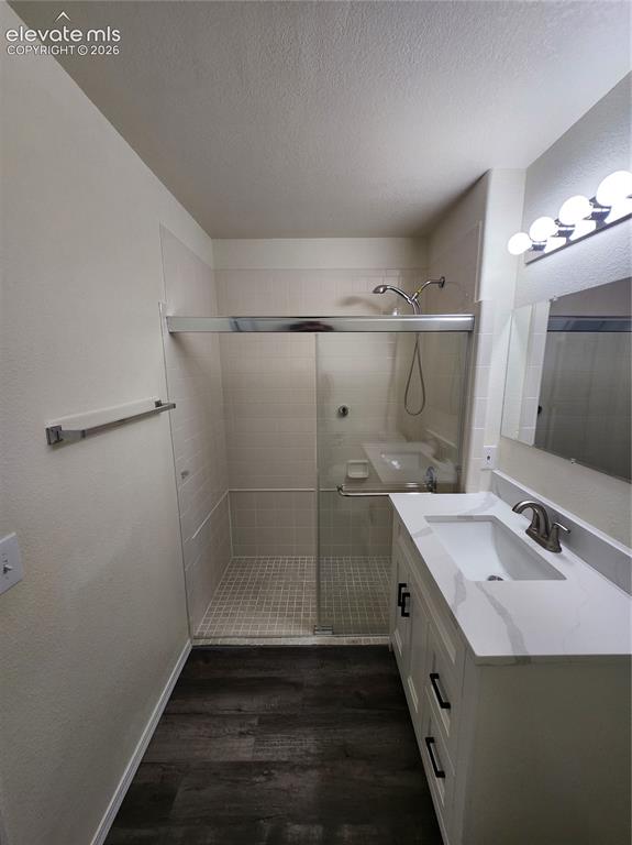 Image 17 of 28: Guest bath