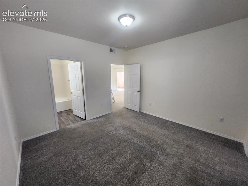 Image 18 of 28: primary bedroom