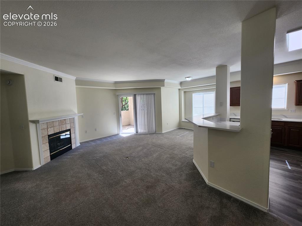 Image 21 of 28: Living Room