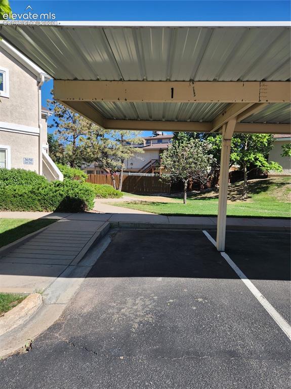 Image 5 of 28: Parking