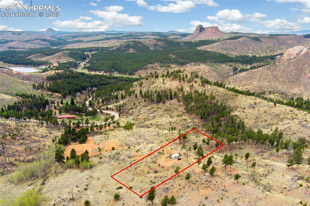 Image 12 of 24: Property Lines are approximate and not a survey