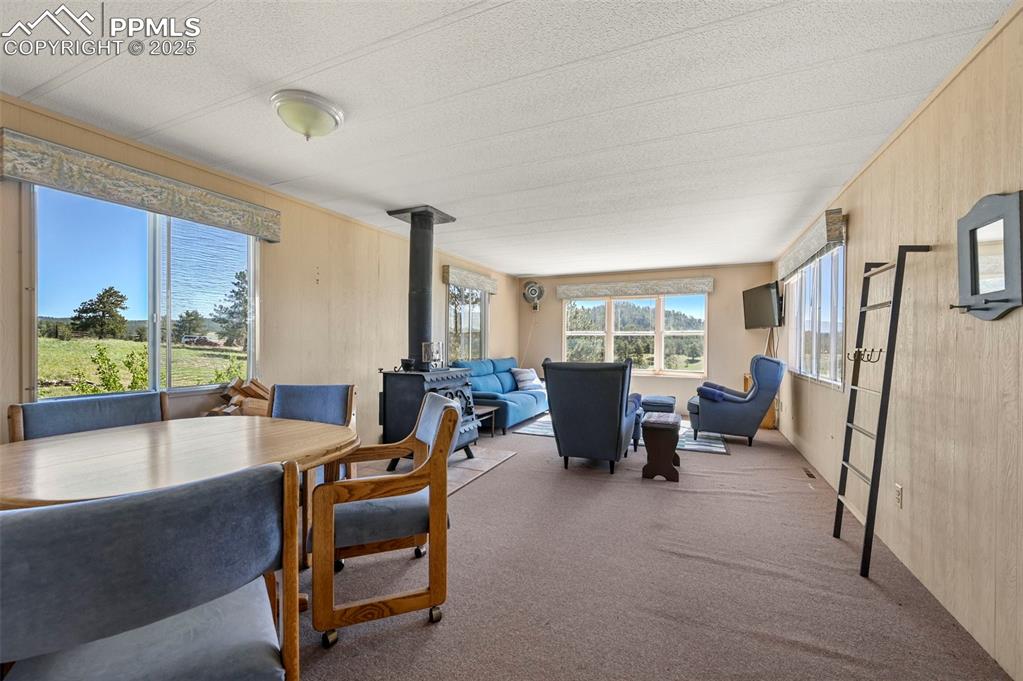 Image 13 of 32: Dining Area