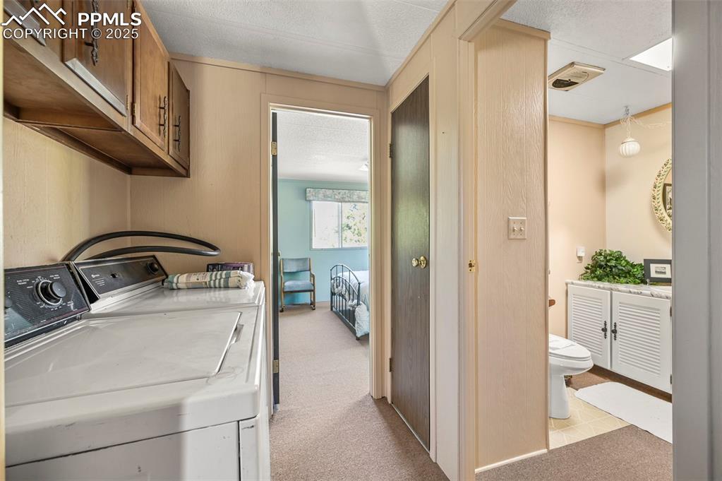 Image 21 of 32: Laundry