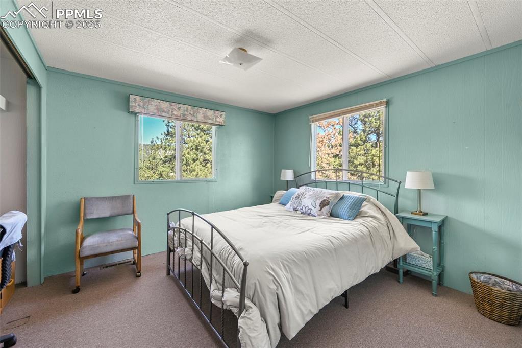 Image 22 of 32: Bedroom