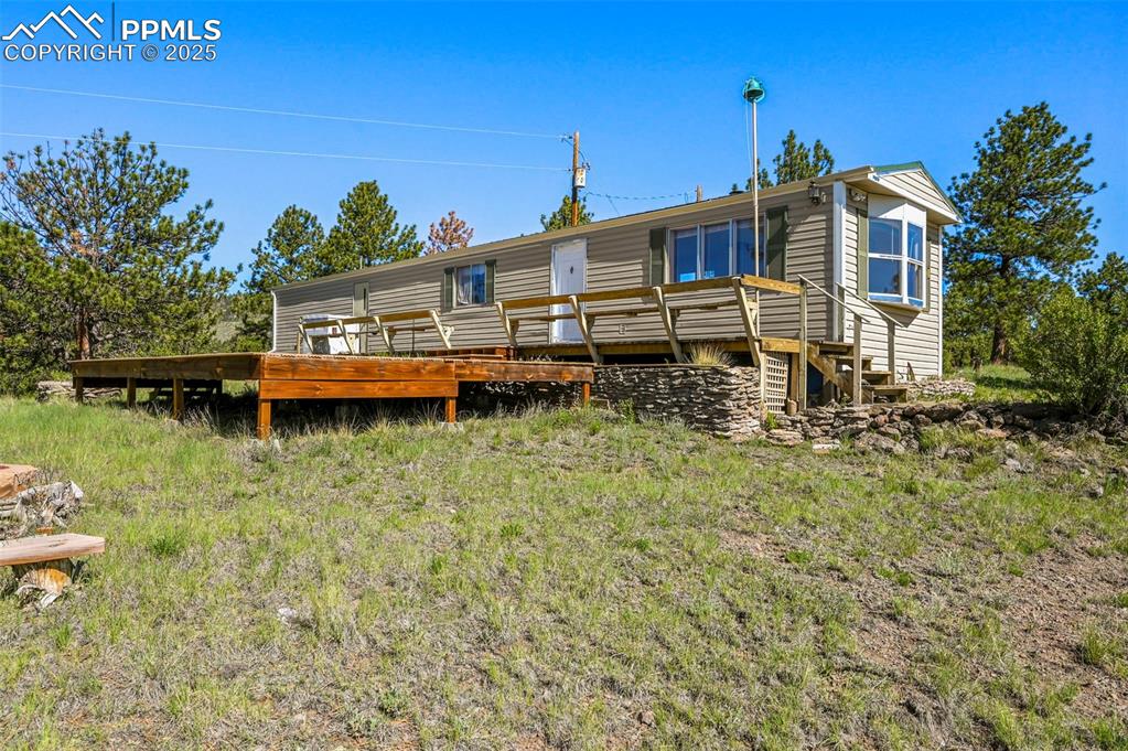 Image 5 of 32: Back of Structure