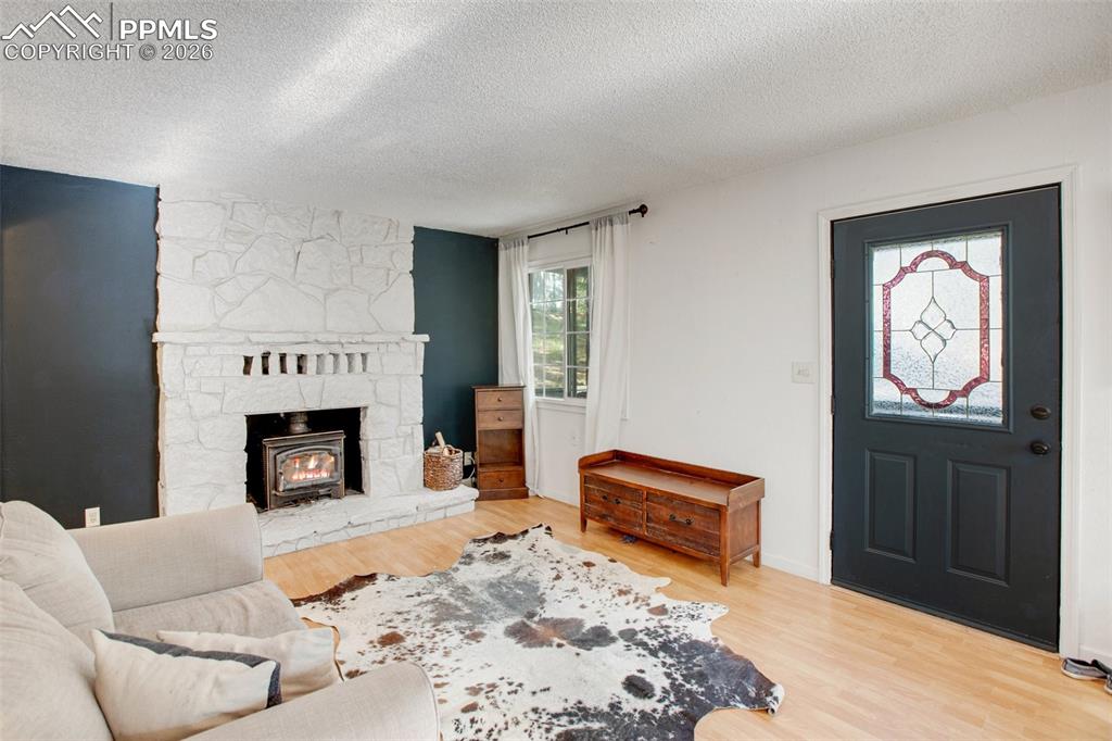 Image 16 of 50: Living Room