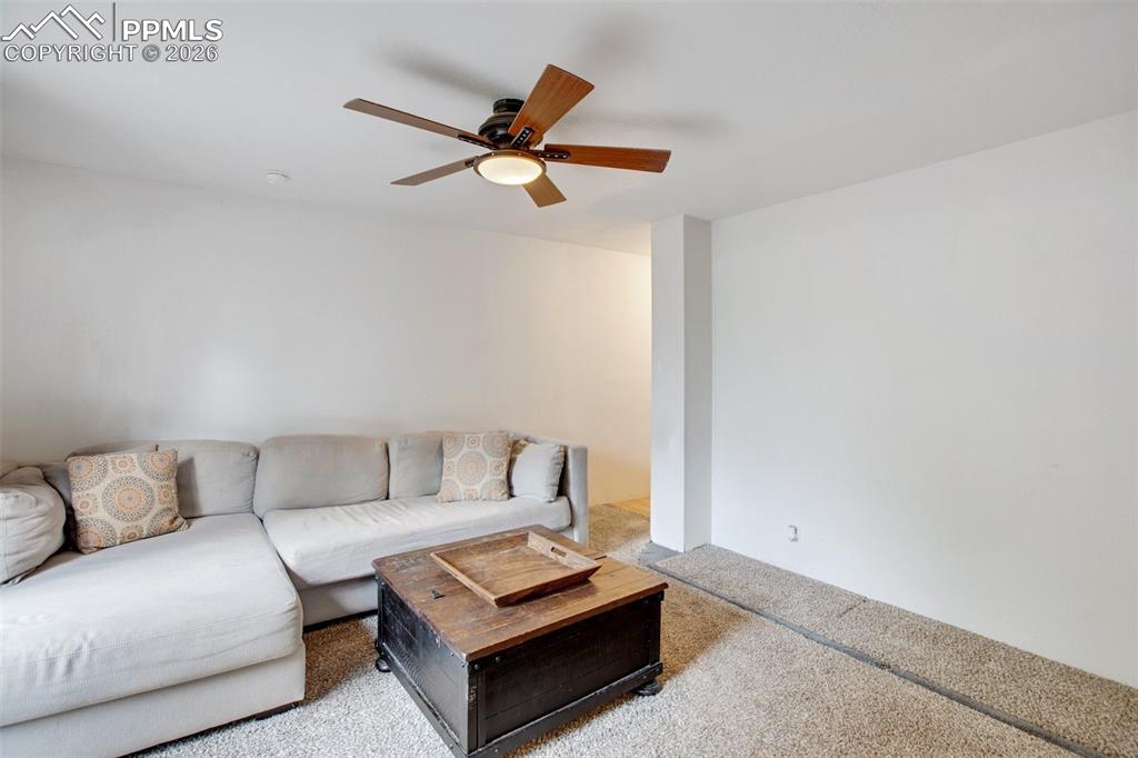 Image 27 of 50: Living Room