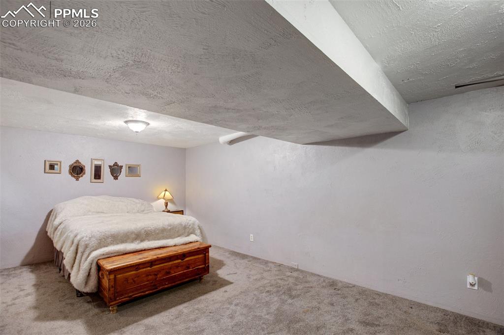 Image 30 of 50: Bedroom