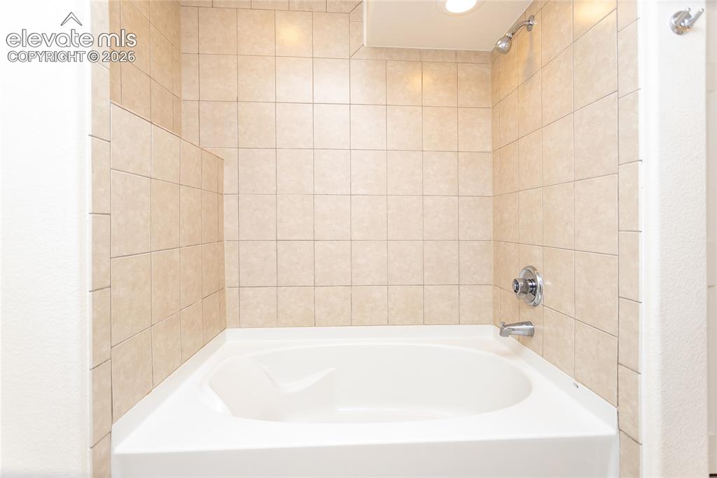 Image 17 of 49: Bathroom