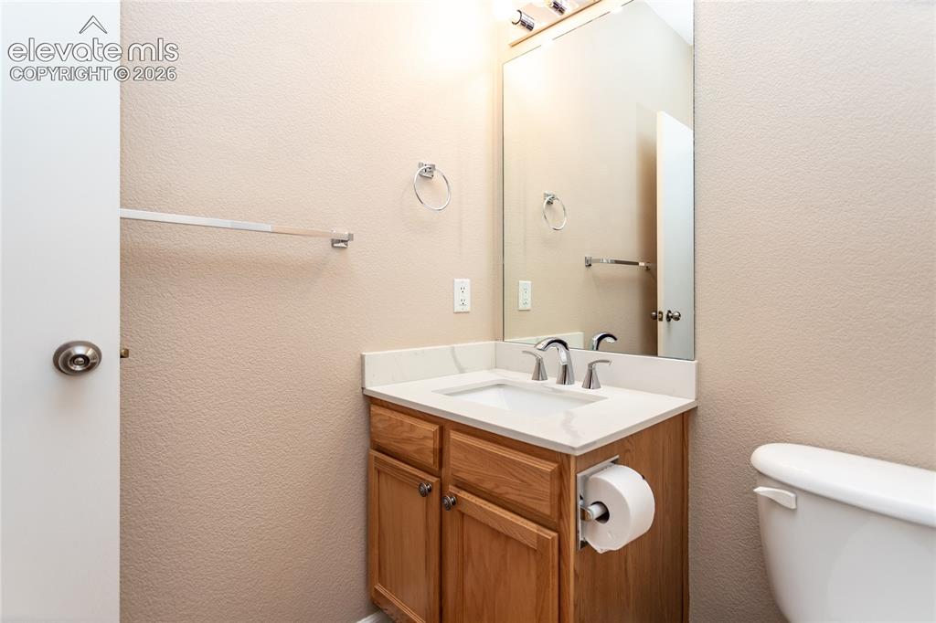 Image 32 of 49: Bathroom