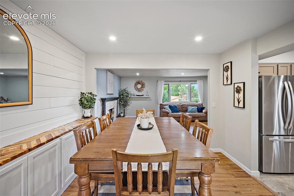 Image 9 of 36: Dining Area