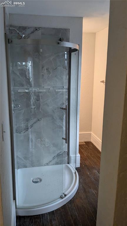 Image 16 of 26: Bathroom